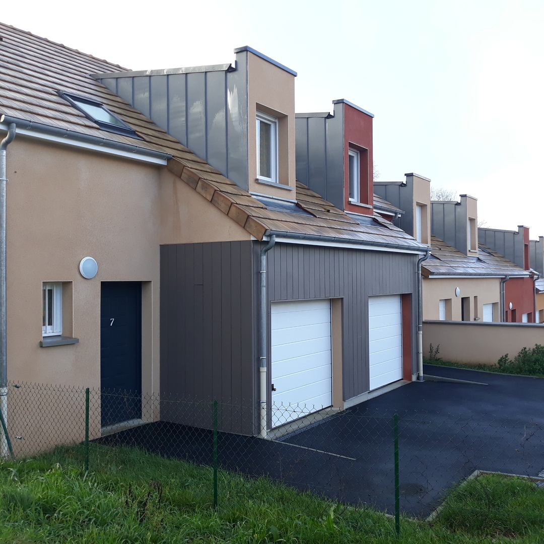 72_La Guierche_Rue des Chenes.jpg